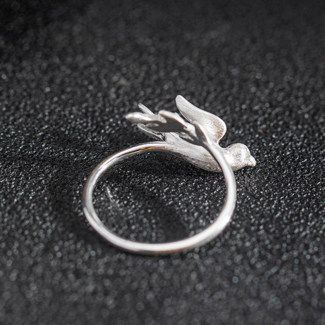 Ring-With-Swallow-By-Yonandole_2