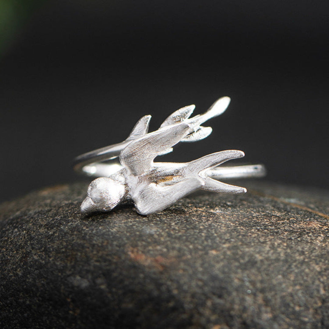 Ring-With-Swallow-By-Yonandole_6