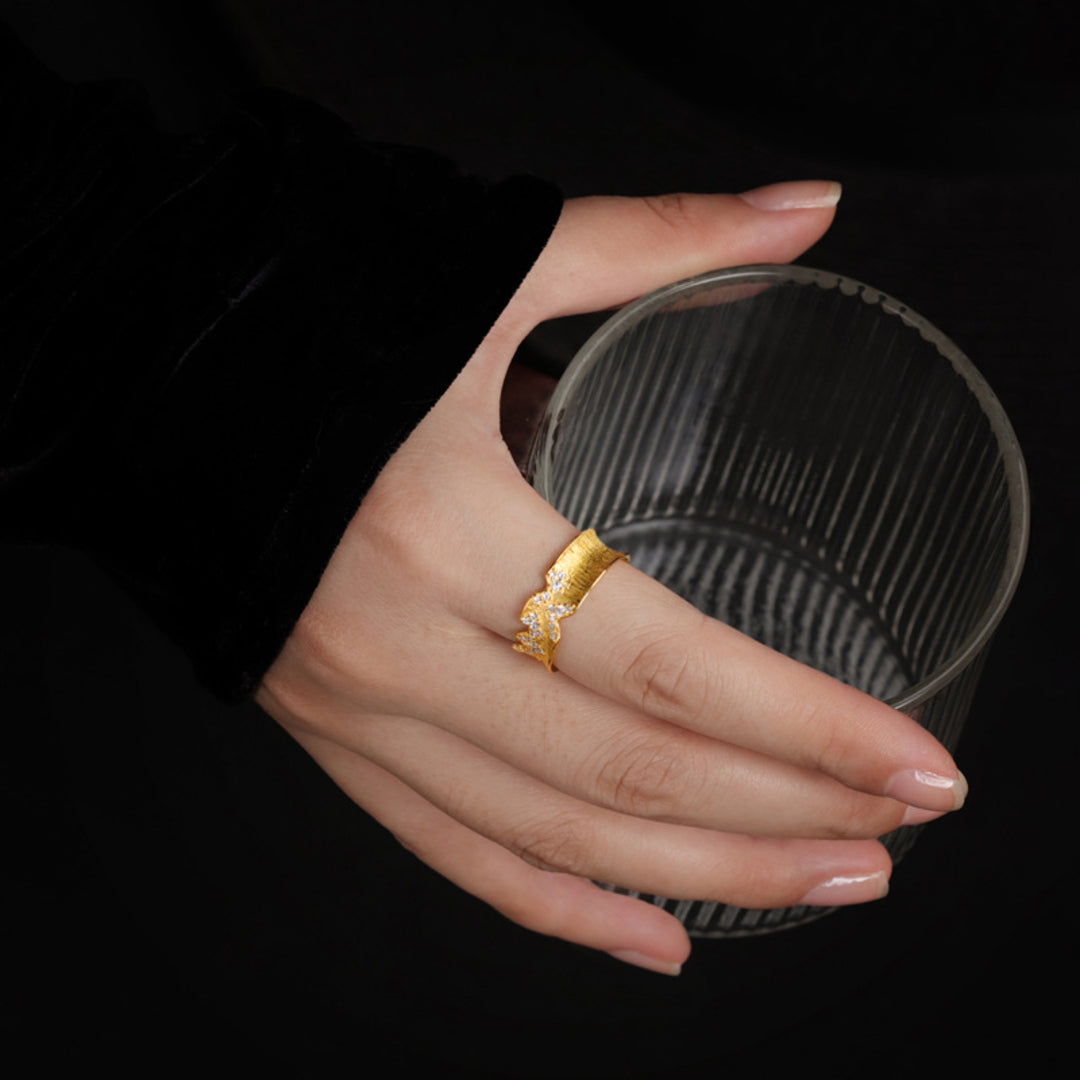 Ring-With-Uneven-Edges-And-Cubic-Zirconia-By-Yonandole_3