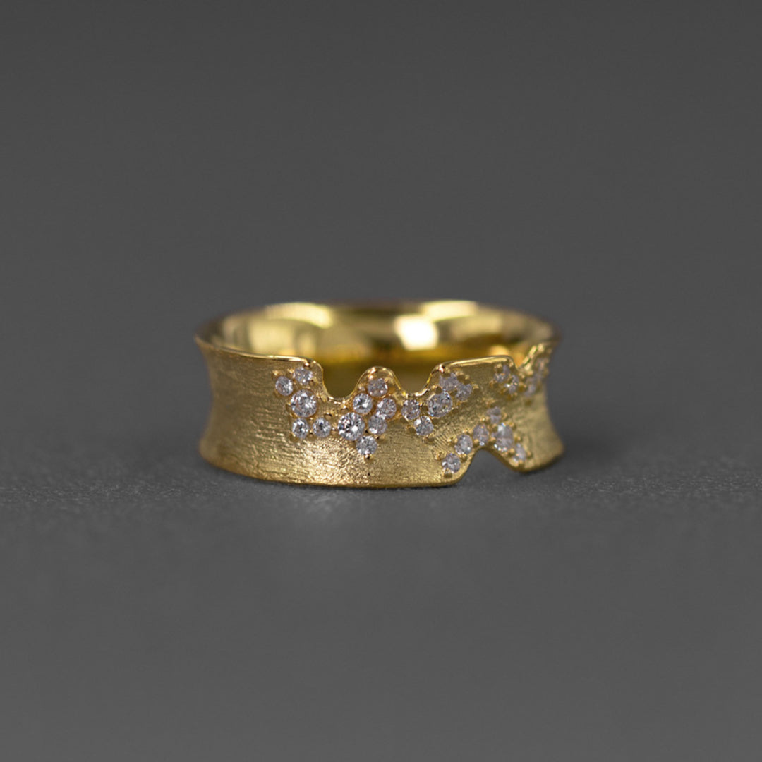 Ring-With-Uneven-Edges-And-Cubic-Zirconia-By-Yonandole_5