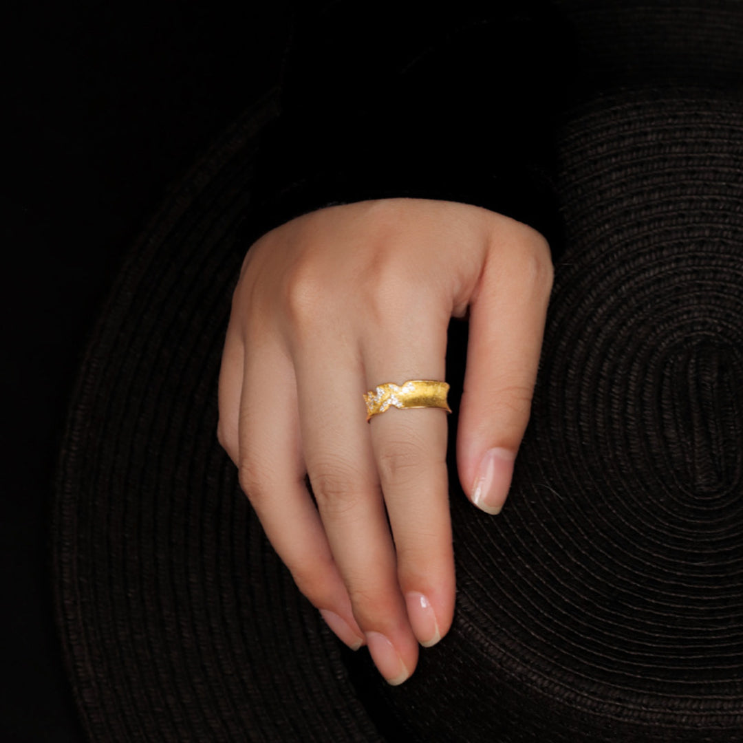 Ring-With-Uneven-Edges-And-Cubic-Zirconia-By-Yonandole_7