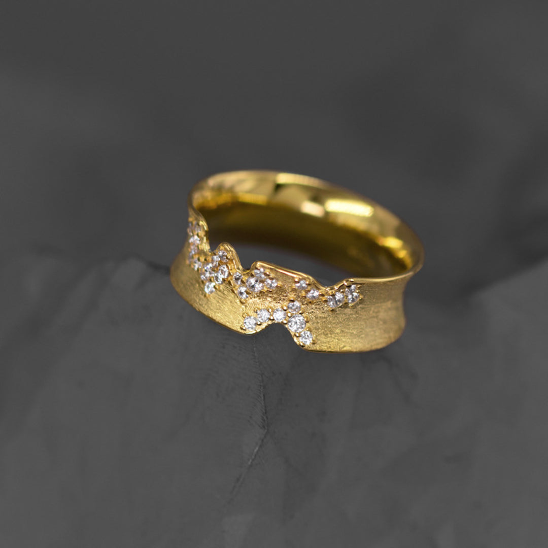 Ring-With-Uneven-Edges-And-Cubic-Zirconia-By-Yonandole_9