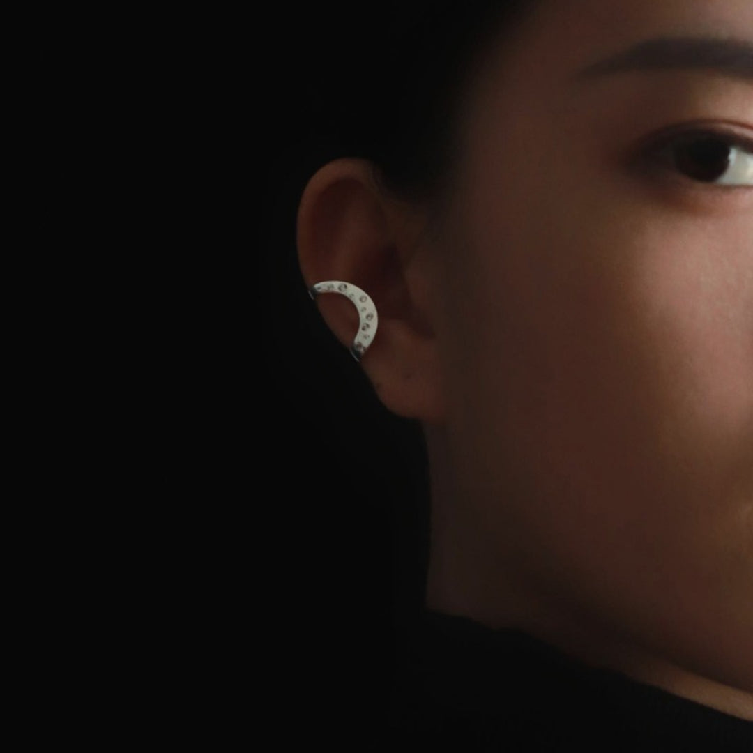 Semicircular-Earrings-With-Zirconia-By-Yonandole_5