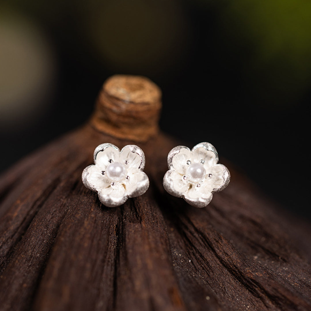 Small-Flower-Earrings-With-Pearl-By-Yonandole_2