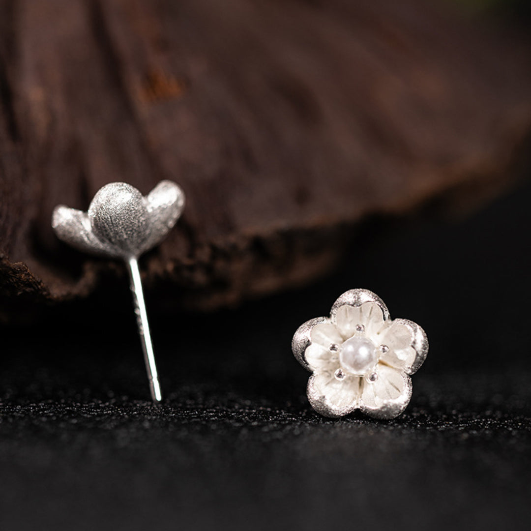 Small-Flower-Earrings-With-Pearl-By-Yonandole_6