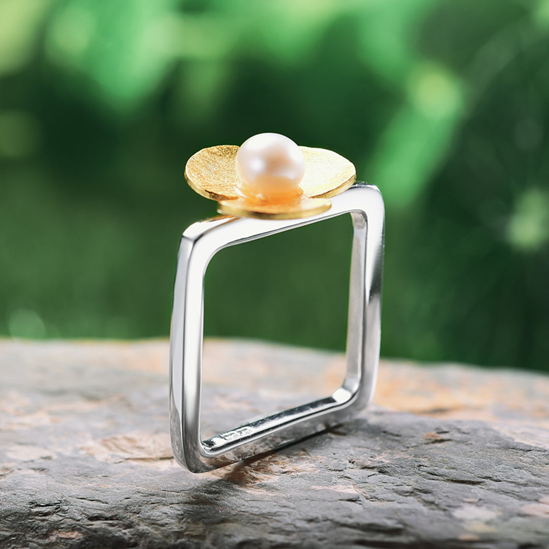 Square-Ring-With-Abstract-Clover-By-Yonandole_2