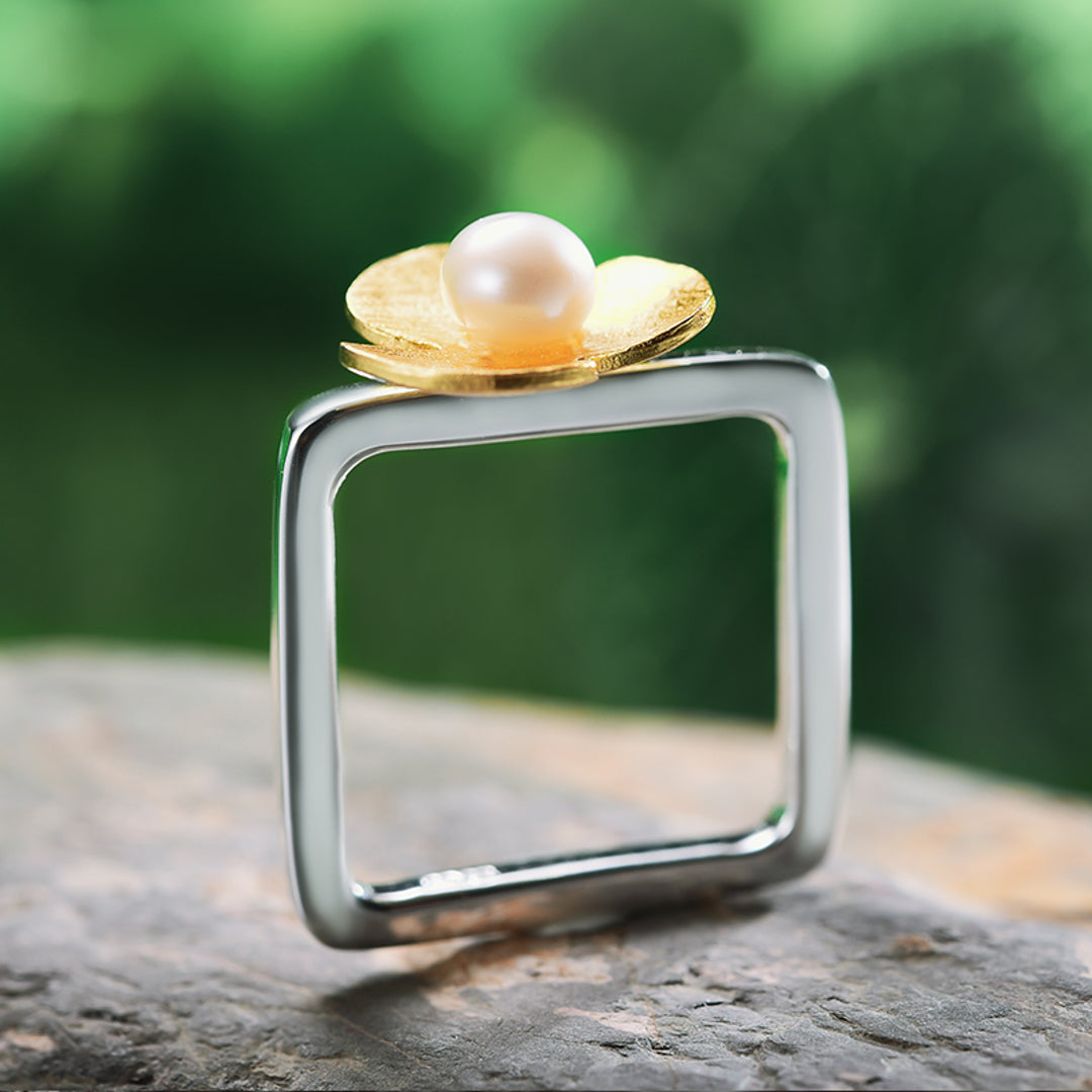Square-Ring-With-Abstract-Clover-By-Yonandole_3