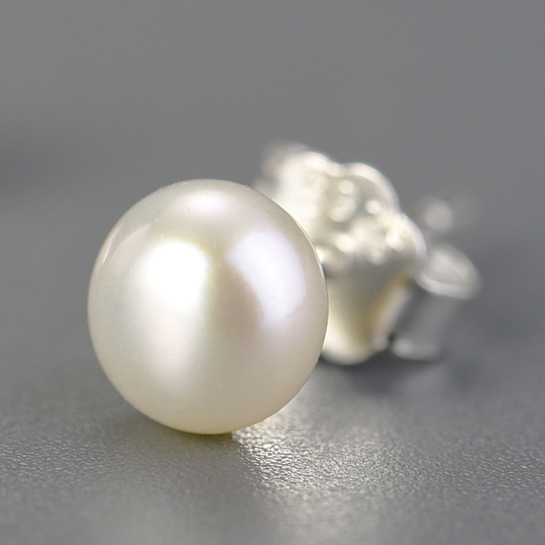 Stud-Earrings-With-A-Small-Freshwater-Pearl-By-Yonandole_3
