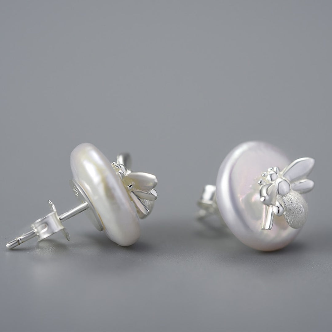 Stud-Earrings-With-Baroque-Pearl-And-Bee_2