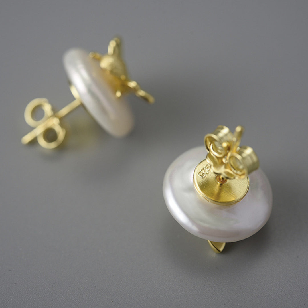 Stud-Earrings-With-Baroque-Pearl-And-Bee_7