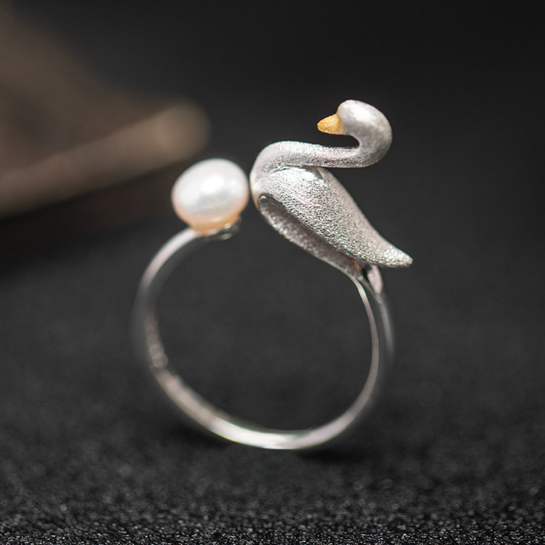 Swan-Ring-With-White-Pearl-By-Yonandole_2