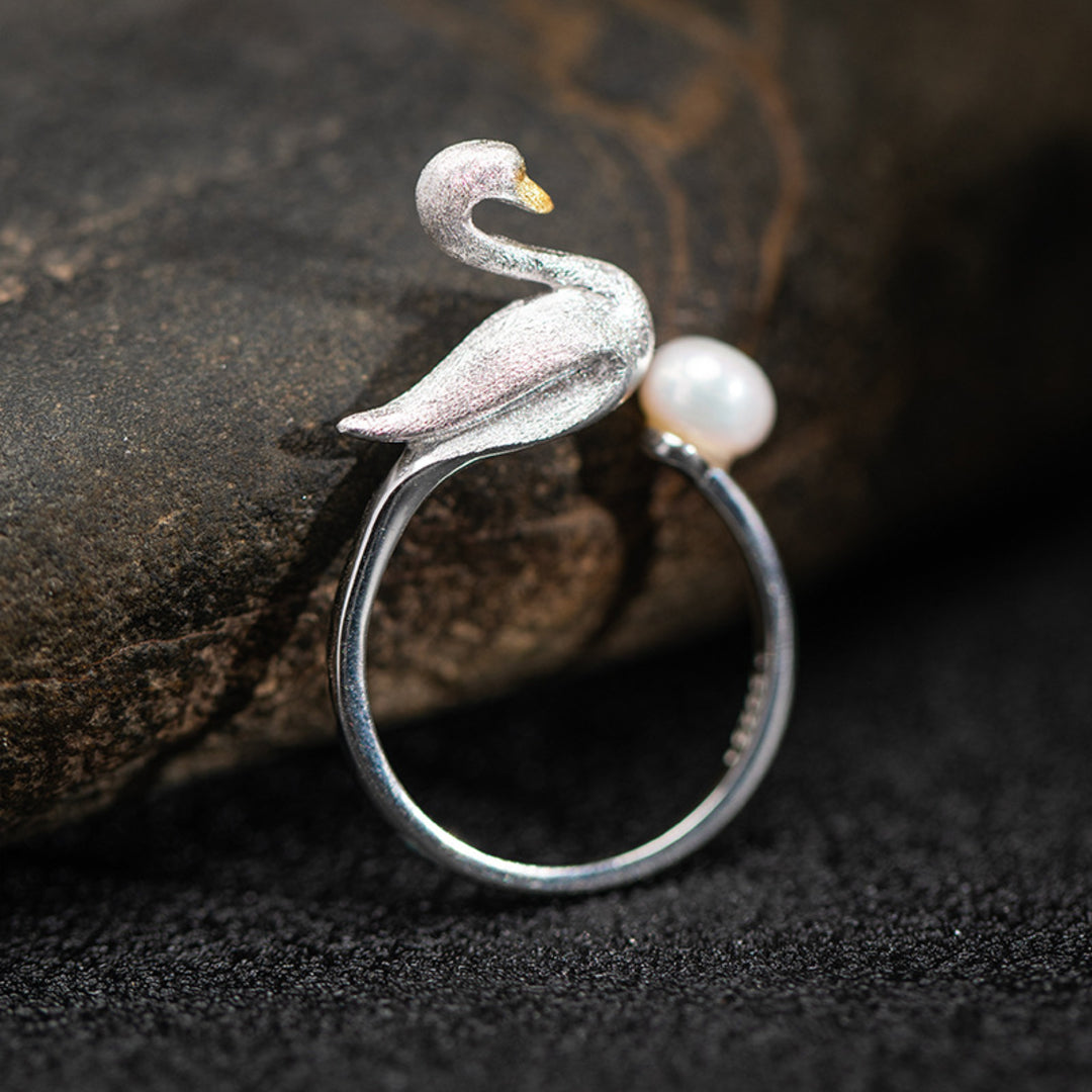 Swan-Ring-With-White-Pearl-By-Yonandole_3