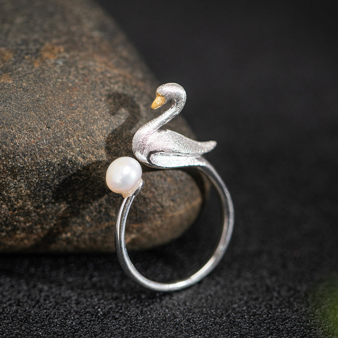 Swan-Ring-With-White-Pearl-By-Yonandole_8