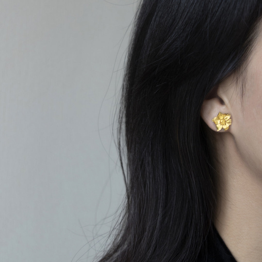 Wild-Narcissus-Flower-Earrings-By-Yonandole_0