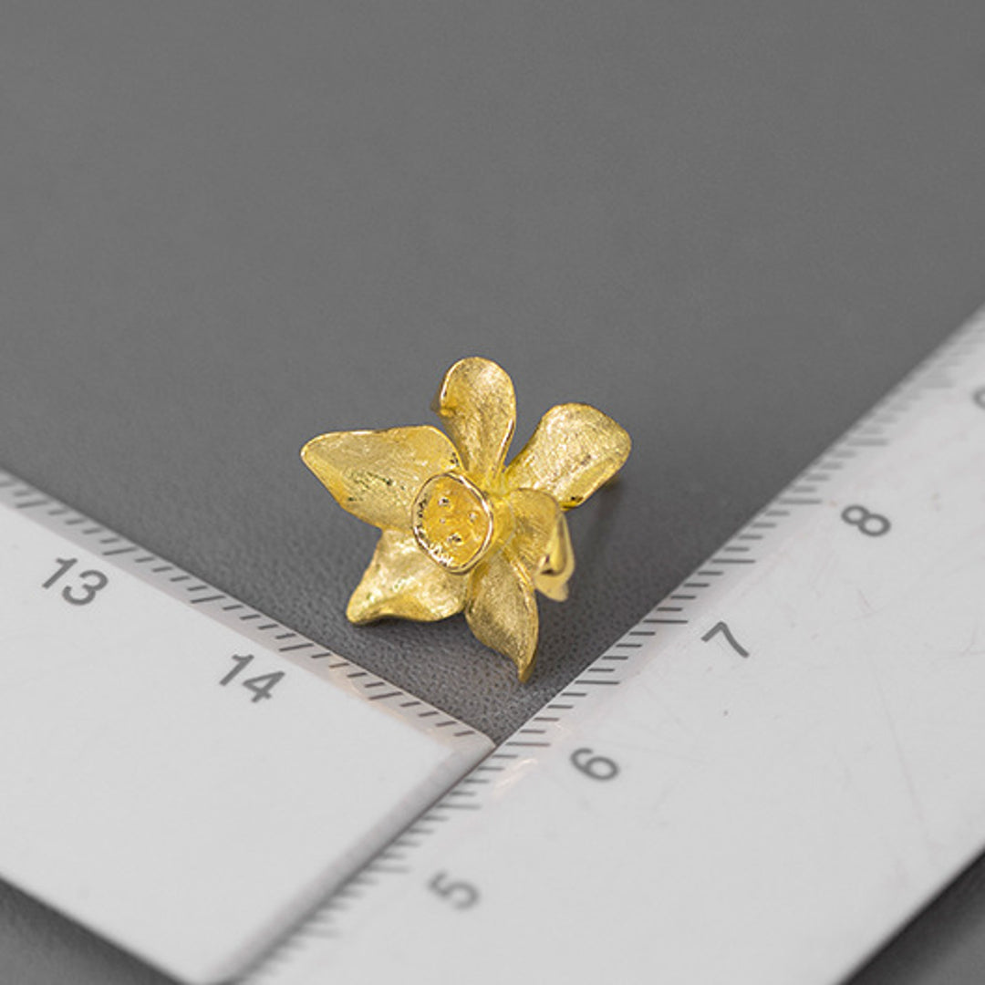 Wild-Narcissus-Flower-Earrings-By-Yonandole_10