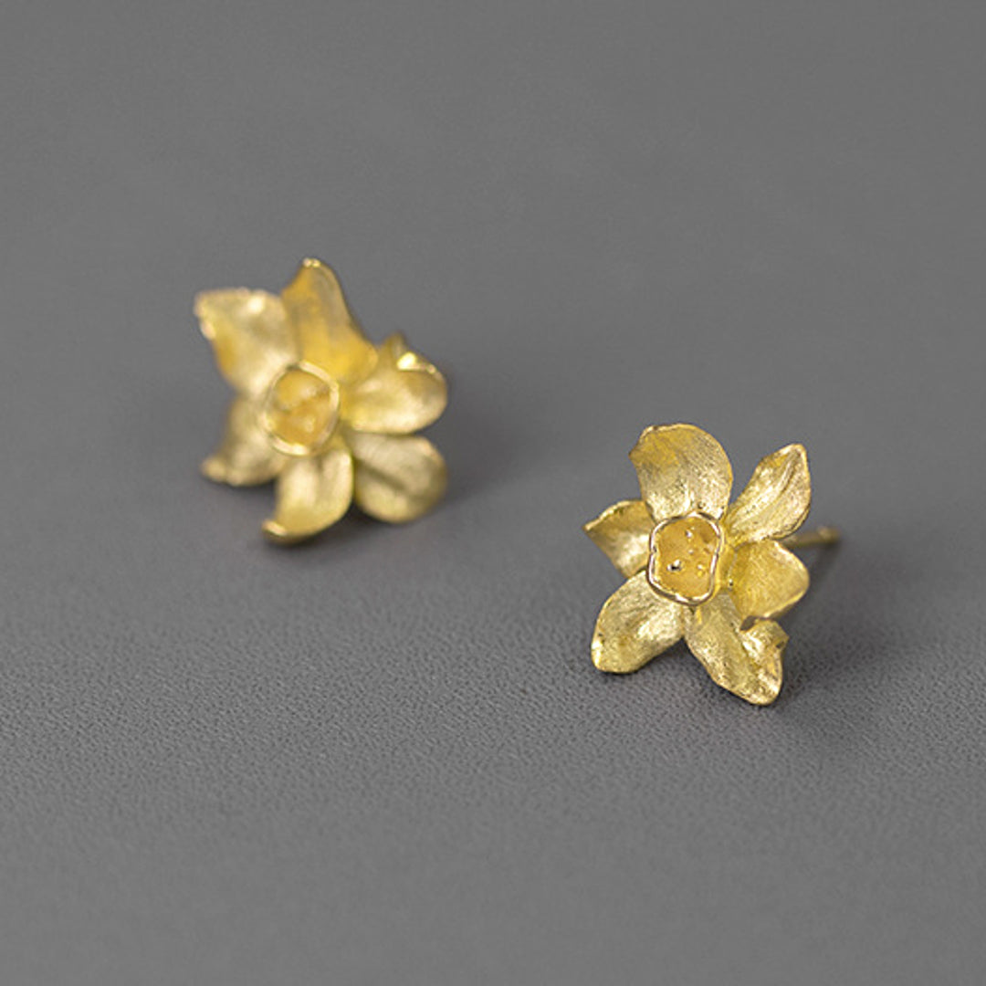 Wild-Narcissus-Flower-Earrings-By-Yonandole_3