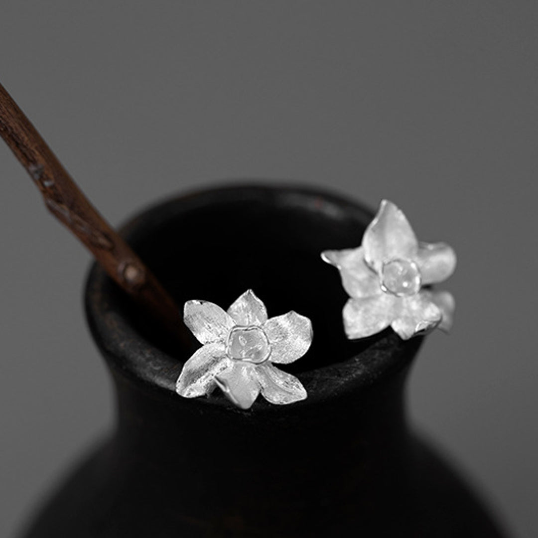 Wild-Narcissus-Flower-Earrings-By-Yonandole_4