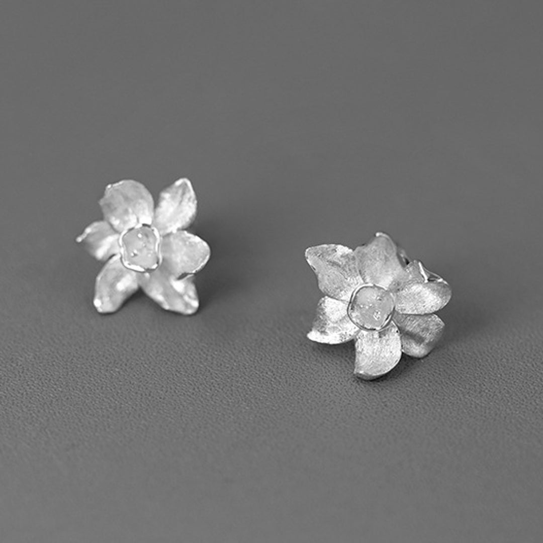 Wild-Narcissus-Flower-Earrings-By-Yonandole_5