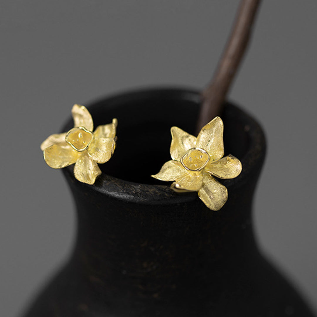 Wild-Narcissus-Flower-Earrings-By-Yonandole_9