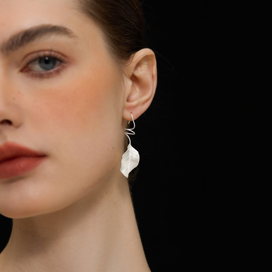 Wire-Earrings-With-Falling-Leaf-By-Yonandole_8