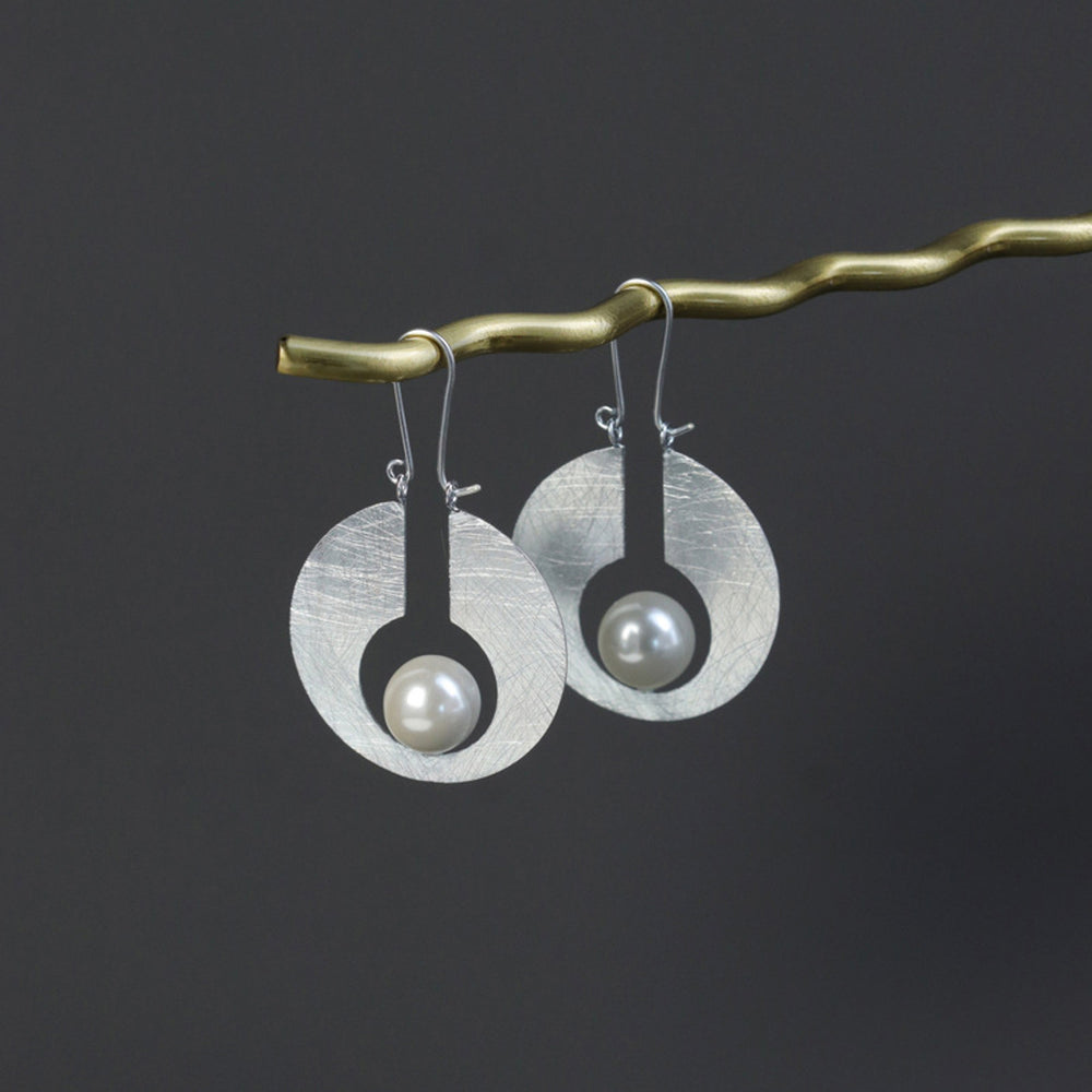 
                  
                    Abstract-Moon-Earrings-With-Shell-Pearl-By-Yonandole_2
                  
                