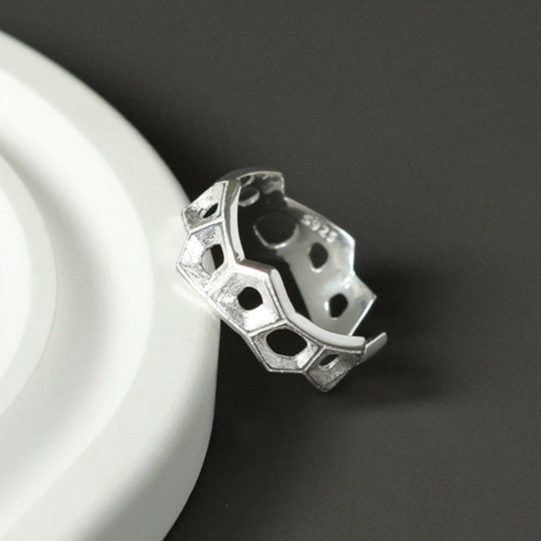 Adjustable-Ring-With-3D-Pattern-By-Yonandole_11