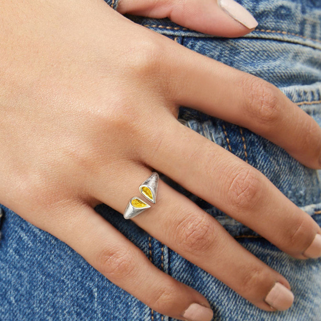 Adjustable-Ring-With-Geometric-Shape-Brushed-By-Yonandole_1