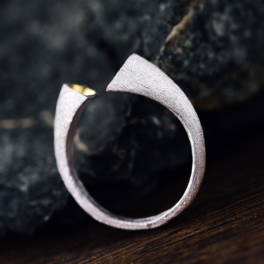 Adjustable-Ring-With-Geometric-Shape-Brushed-By-Yonandole_4