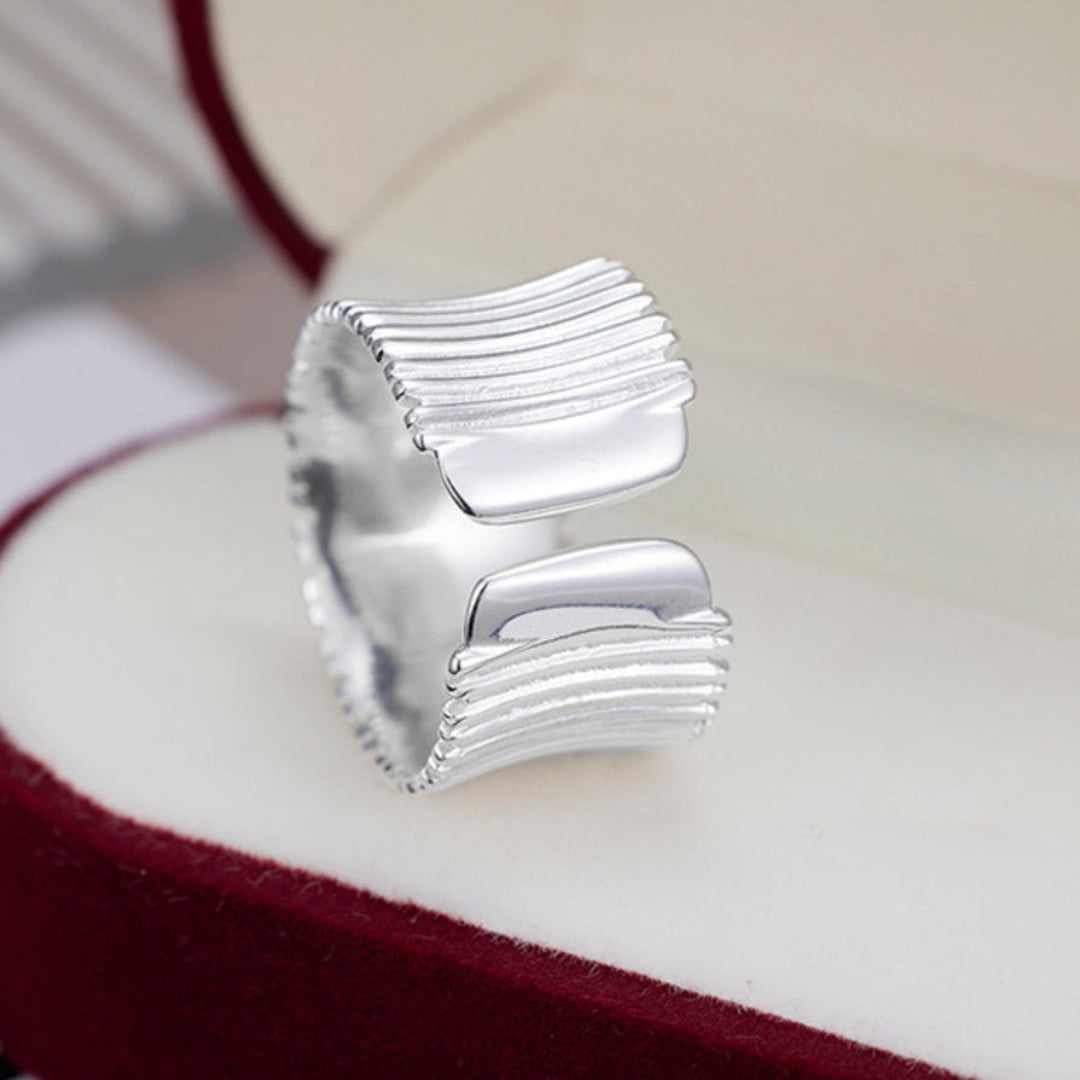 Adjustable-Wide-Ring-With-Pleated-Pattern-By-Yonandole_5