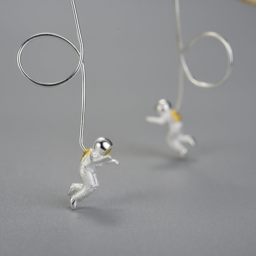 Astronaut-Earrings-By-Yonandole_7