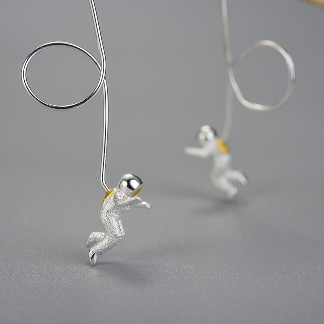 Astronaut-Earrings-By-Yonandole_7