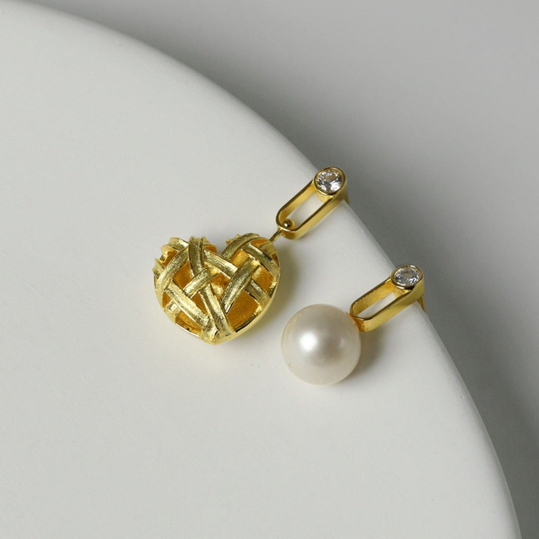 Asymmetrical-Earrings-With-Hollow-Heart-And-Pearl-Yonandole_1