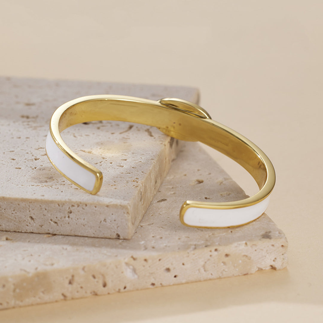 Bangle-With-Anchor-Chain-Design-And-White-Enamel-By-Yonandole_2