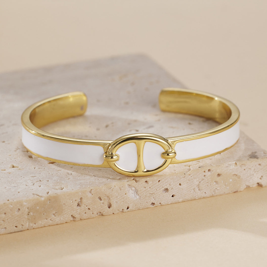Bangle-With-Anchor-Chain-Design-And-White-Enamel-By-Yonandole_3