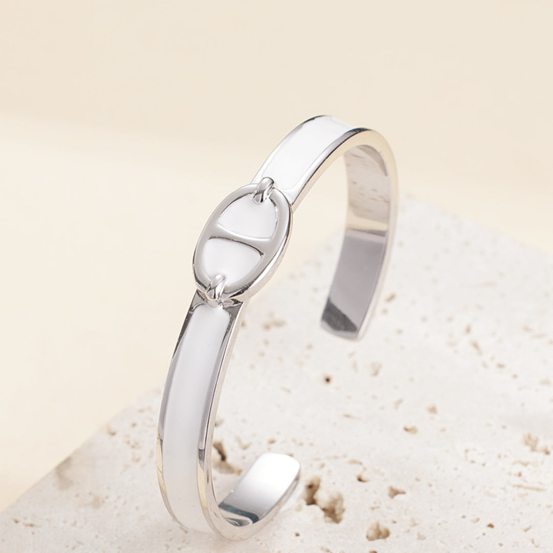 Bangle-With-Anchor-Chain-Design-And-White-Enamel-By-Yonandole_6