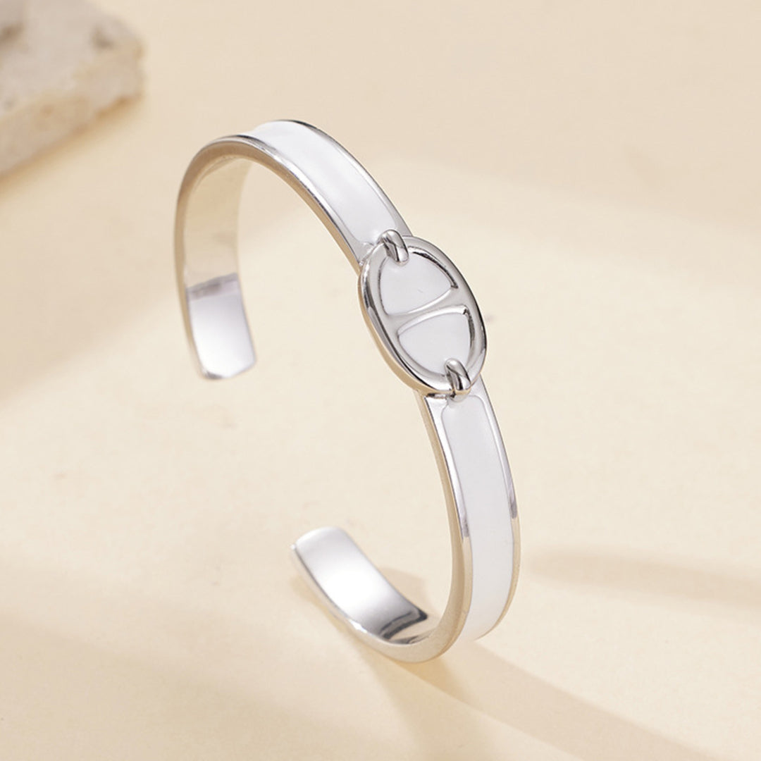 Bangle-With-Anchor-Chain-Design-And-White-Enamel-By-Yonandole_7