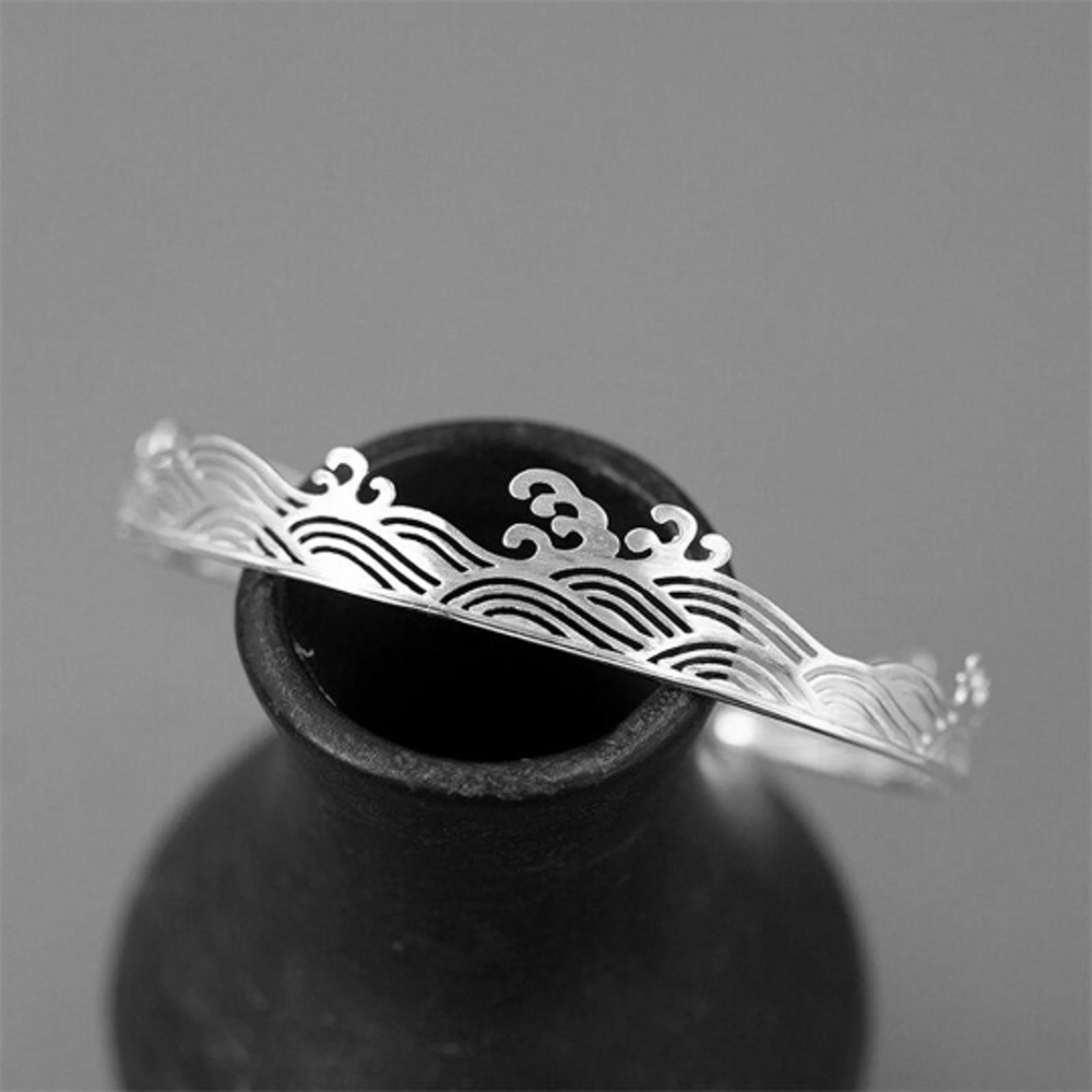 
                  
                    Bangle-With-Sea-Waves-Pattern_3
                  
                