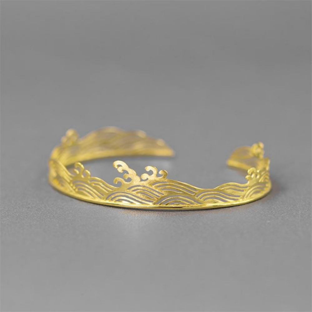 
                  
                    Bangle-With-Sea-Waves-Pattern_4
                  
                