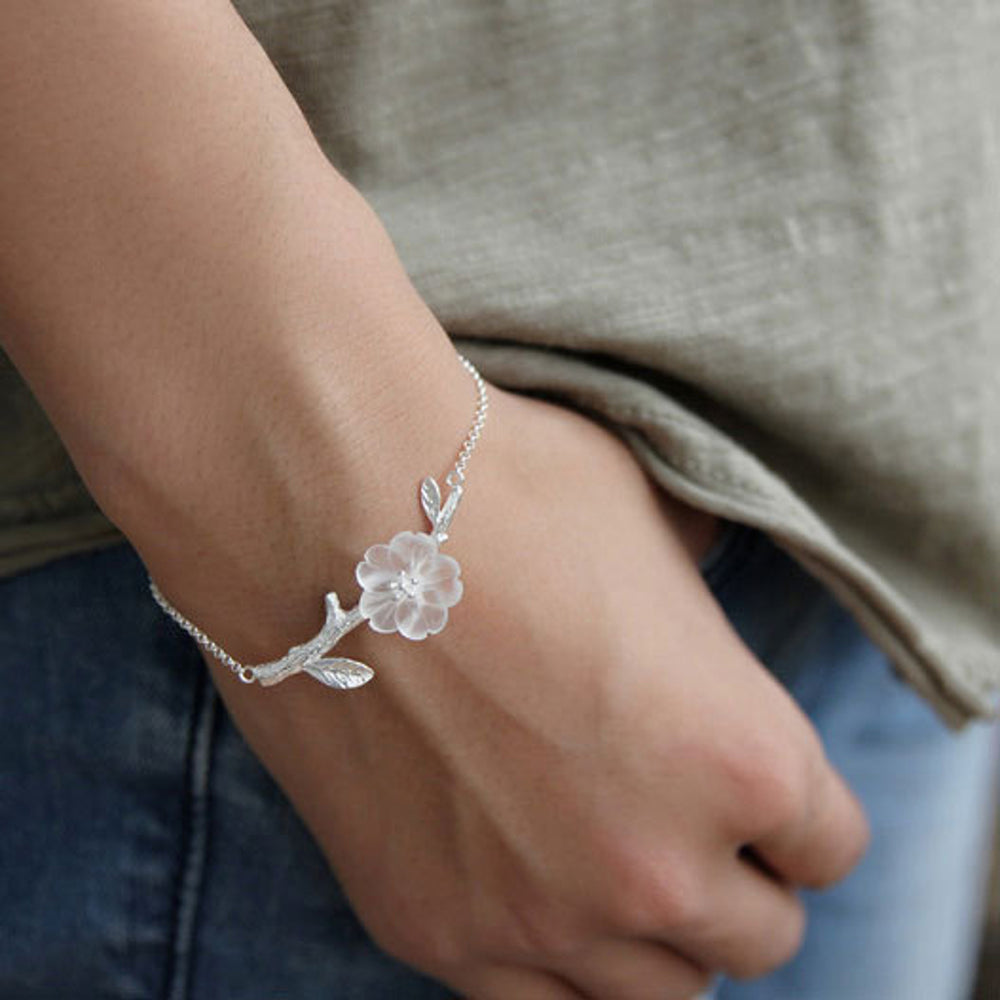 
                      
                        Bracelet-With-Crystal-Flower-By-Yonandole_7
                      
                    