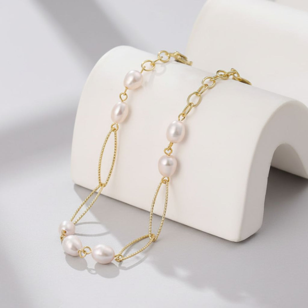 Bracelet-With-Oval-Links-And-Pearls-By-Yonandole_2