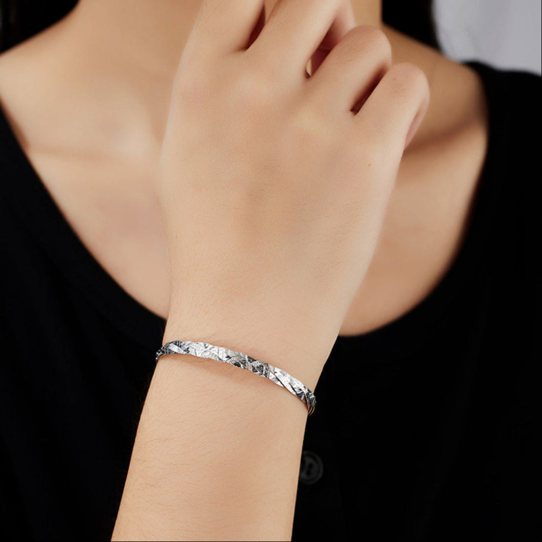 Bracelet-With-Textured-Braid-Pattern-By-Yonandole_6