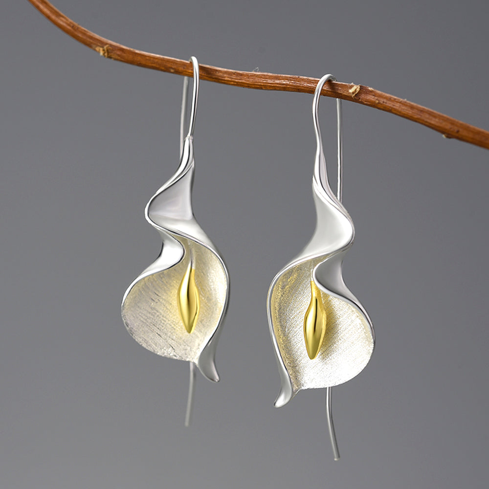 
                      
                        Calla-Lily-Earrings-By-Yonandole_3
                      
                    