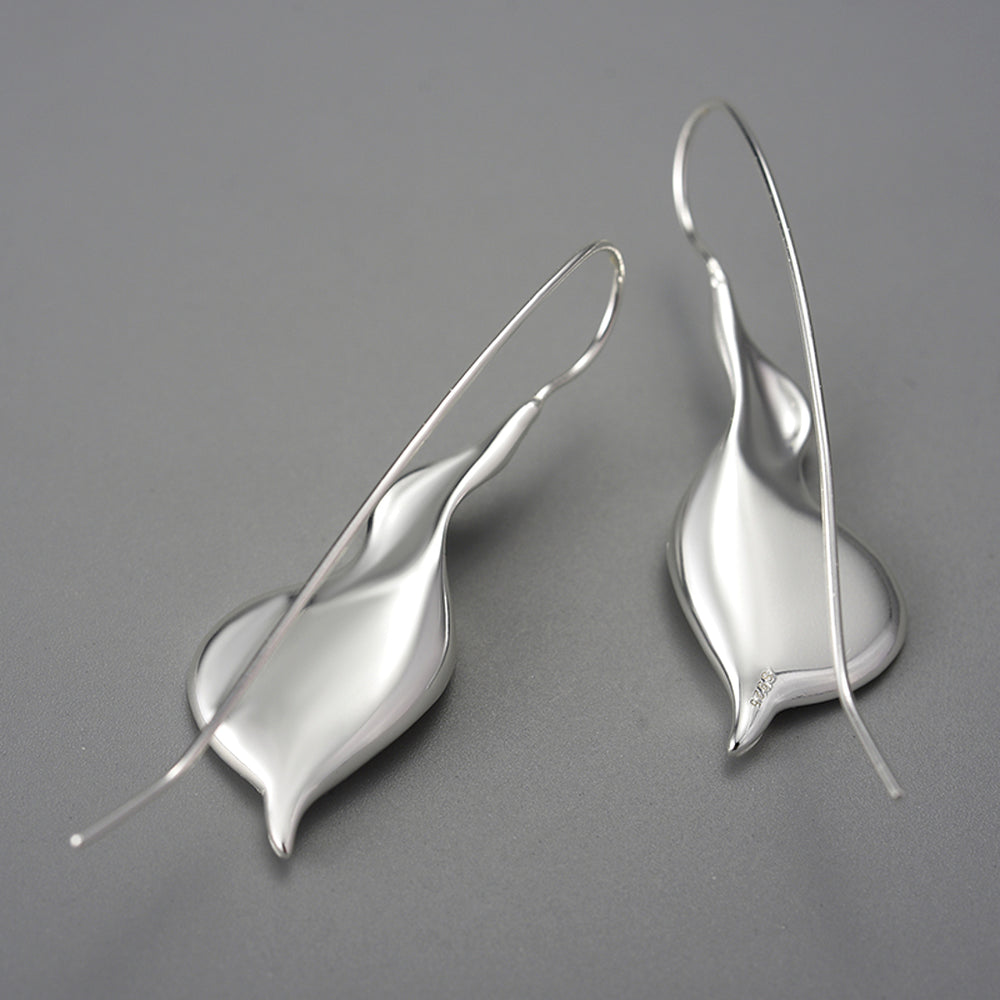 
                      
                        Calla-Lily-Earrings-By-Yonandole_5
                      
                    