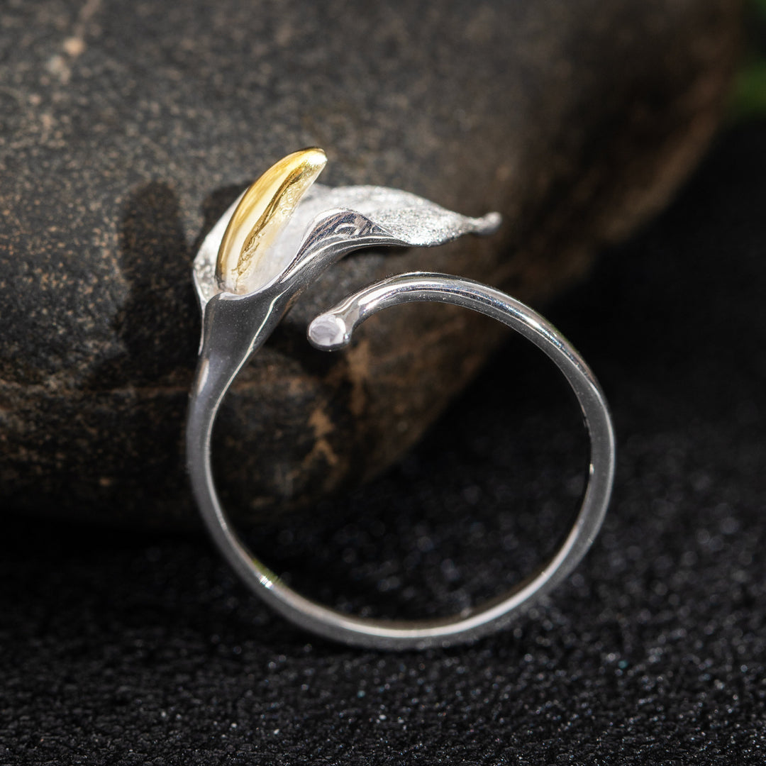 Calla-Lily-Ring-By-Yonandole_1b