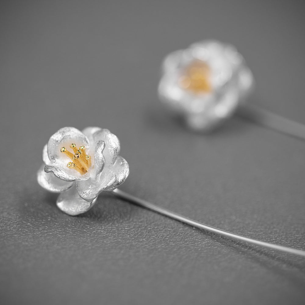 
                      
                        Camellia-Earrings-By-Yonandole_3a
                      
                    