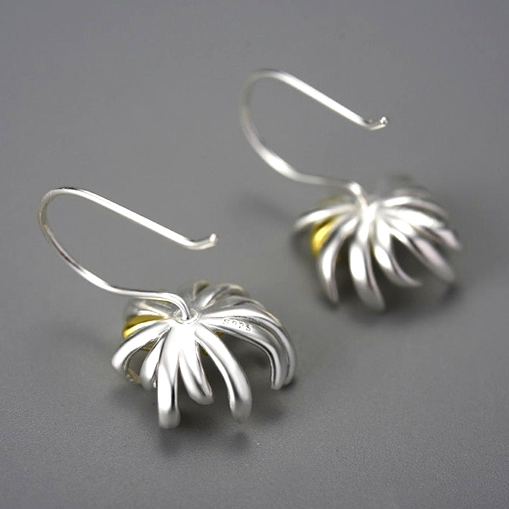 
                  
                    Chrysanthemum-Earrings-By-Yonandole_8
                  
                