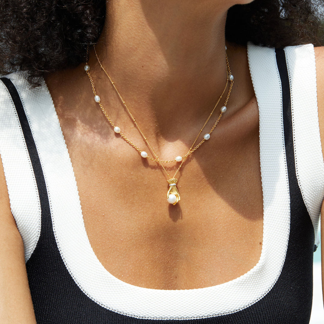 Clavicle-Necklace-With-White-Freshwater-Pearls-By-Yonandole_4