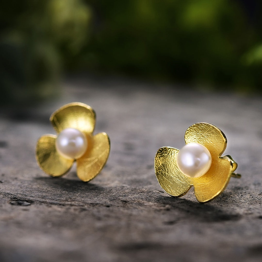 Clover-Earrings-With-Freshwater-Pearl-By-Yonandole_9