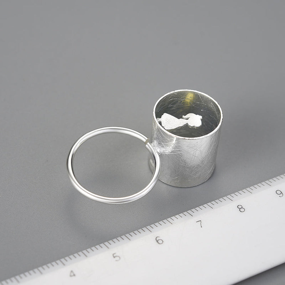 
                      
                        Cylinder-Ring-With-Cat-And-Boy-Or-Girl-By-Yonandole_6
                      
                    