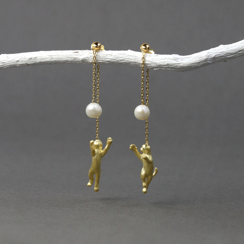 
                      
                        Dangle-Earrings-With-Cat-And-Pearl_1a
                      
                    